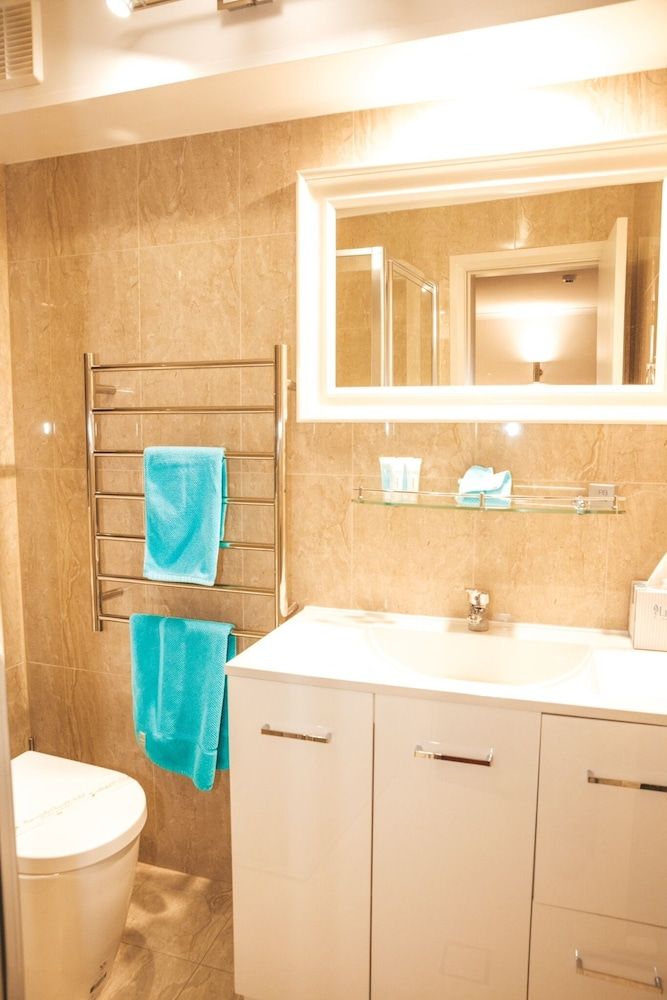 Bernti's Mountain Inn Luxury Suite 3