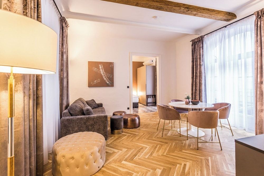 Roksoxhome Designer Boutique Apartment Deluxe Apartment, Balcony, Courtyard View 9