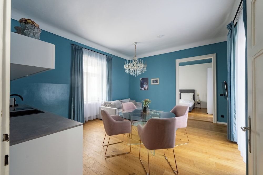 Roksoxhome Designer Boutique Apartment Deluxe Apartment, Balcony, Courtyard View 11