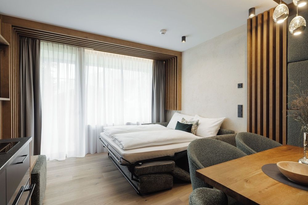Deluxe Apartment, 2 Bedrooms, Balcony, Mountain View