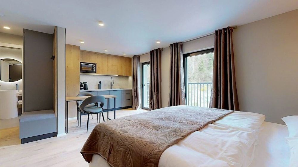 Signature Studio, Courtyard View, Executive Level