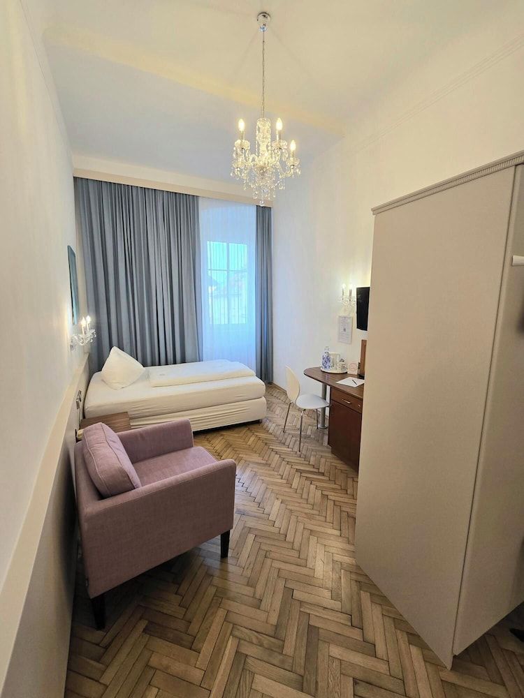 Boutique Hotel Goldenes Lamm Basic Single Room 4