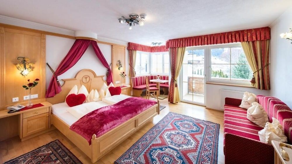 Basic Double Room, Balcony, Mountain View