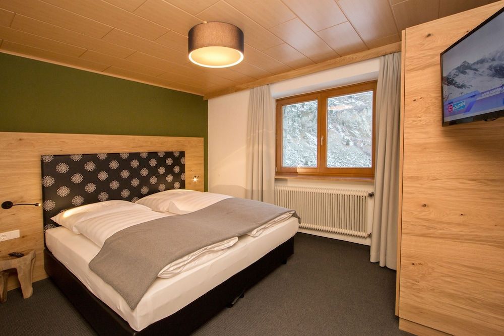 Deluxe Studio, Balcony, Mountain View