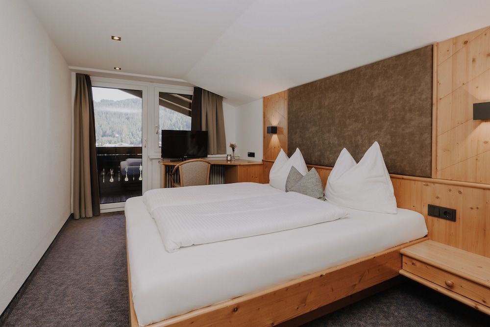 Double Room Attic (roof slope - bathtub with hand shower - standing height of approx. 165 cm)