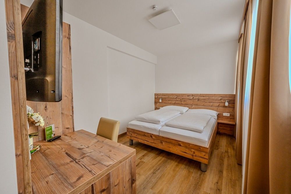 Hotel City Rooms Wels Comfort Double Room, 1 Bedroom, Ensuite