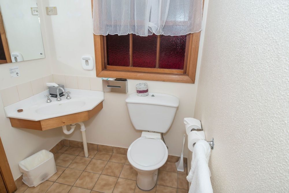 Elm Court Motel Room, 1 Queen Bed 10