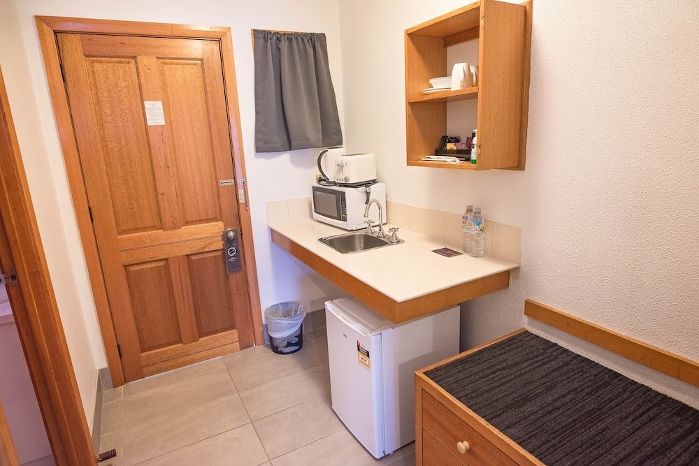 Elm Court Motel Room, 1 Queen Bed 13