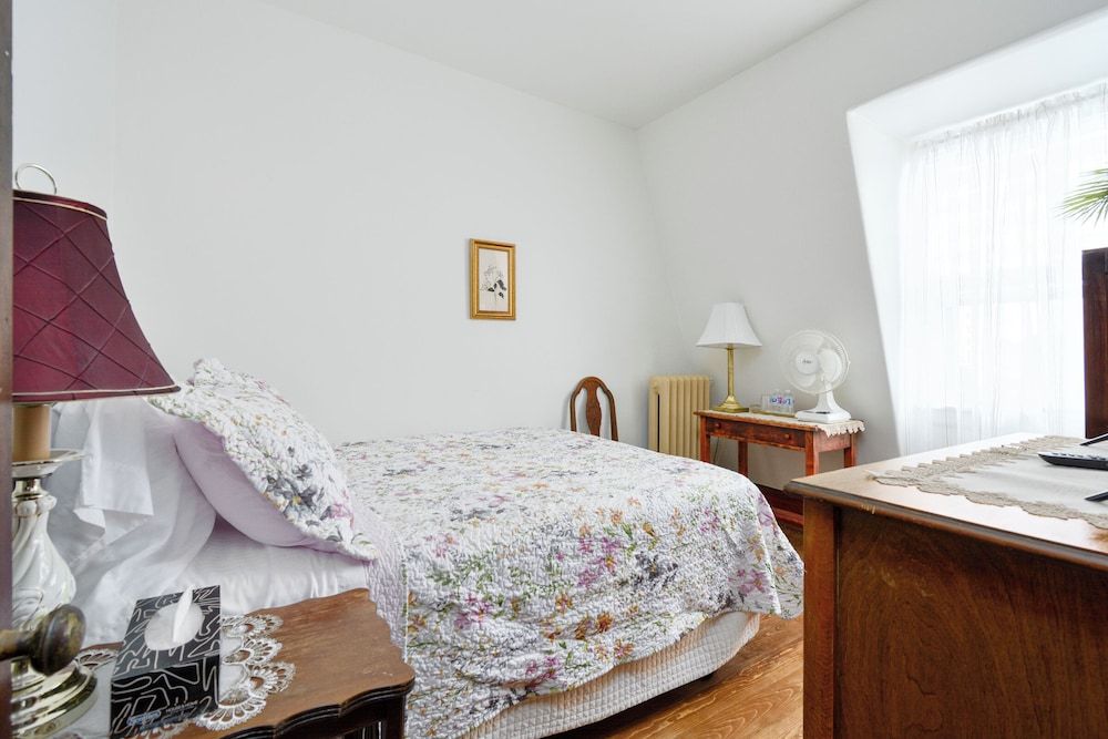 Royal Hotel Sydney #12 Classic 2 Bedrooms Suite