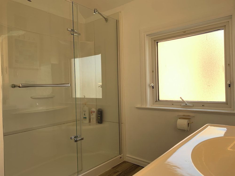 Winnipeg Holiday Comfort Suite 7