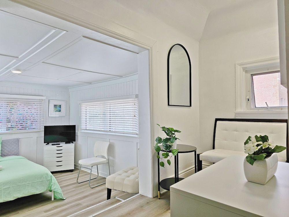 Winnipeg Holiday Comfort Suite 9