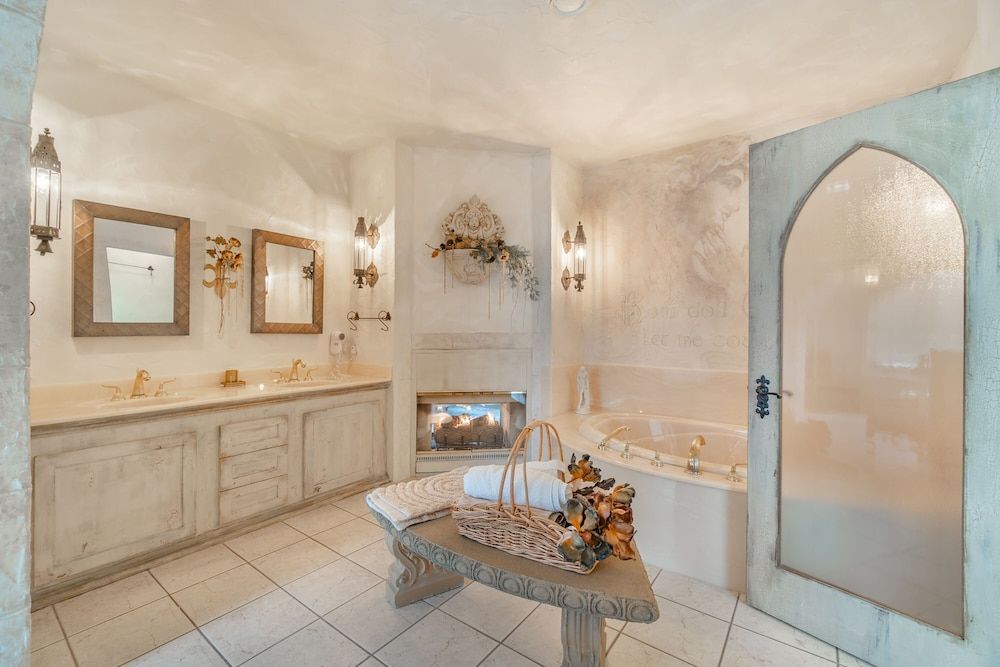 The Cottage and Castle Royal House 4