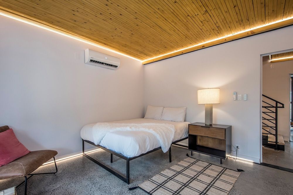 The Halifax Rooftop Standard Single Room, Patio, Garden View 3