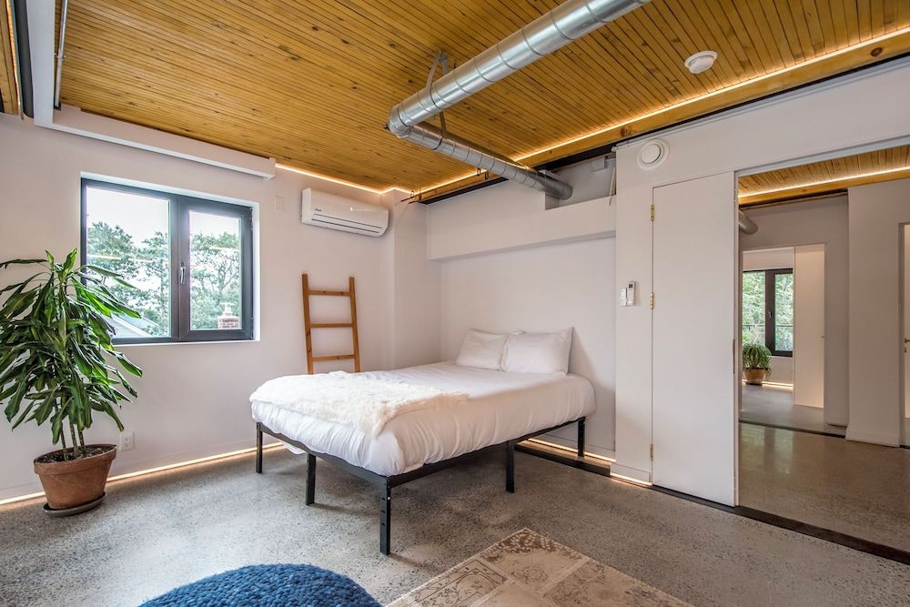 The Halifax Rooftop Standard Single Room, City View