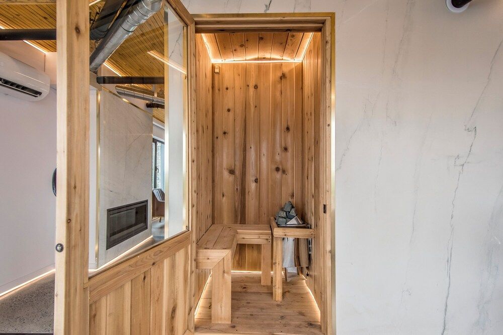 The Halifax Rooftop Comfort Penthouse, Balcony, Garden View 3