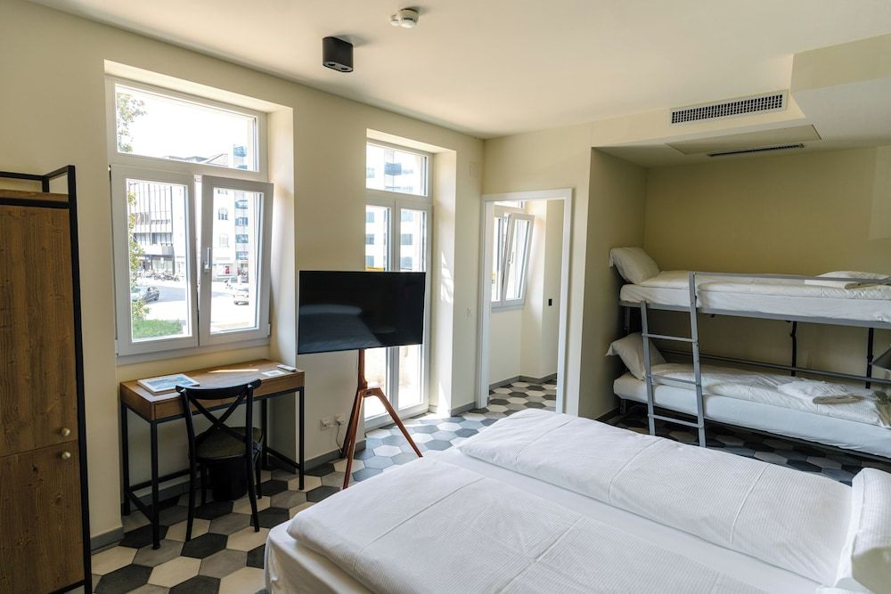 Seven Town House Boutique Hotel Comfort Double or Twin Room, Balcony, City View 2