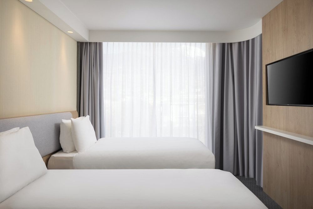 Holiday Inn Express & Suites Sion by IHG Standard Room, Multiple Beds 9