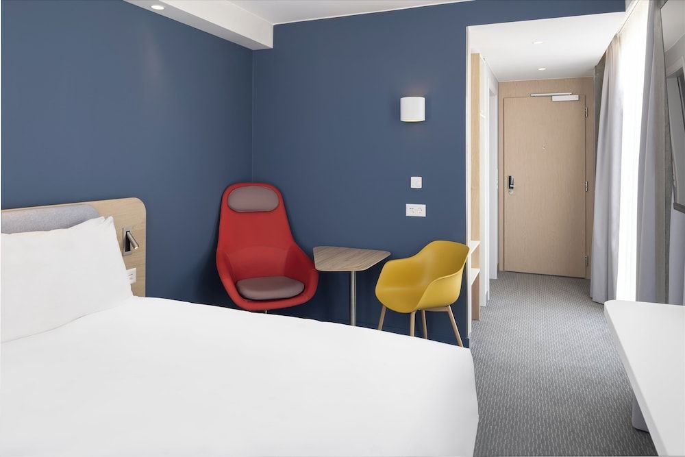 Holiday Inn Express & Suites Sion by IHG Standard Room 8