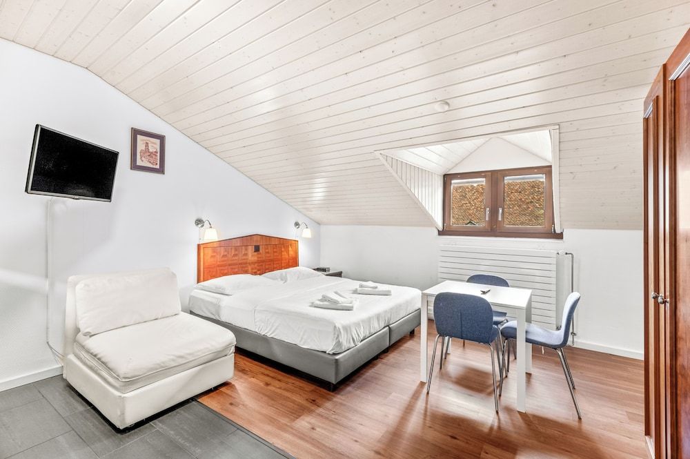 Aparthotel Hine Adon Fribourg City Studio Suite 2