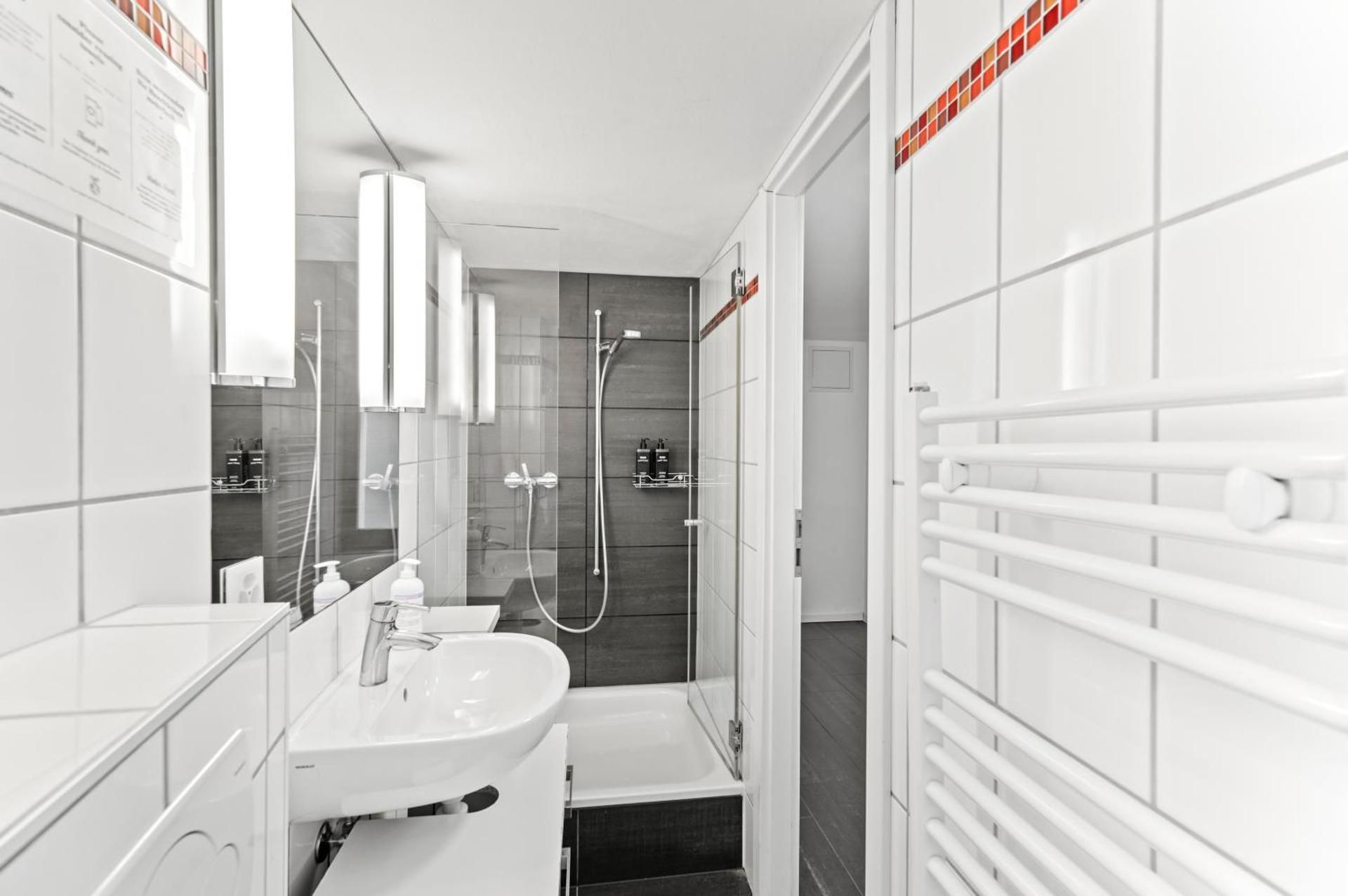 One-Bedroom Apartment with Kitchenette