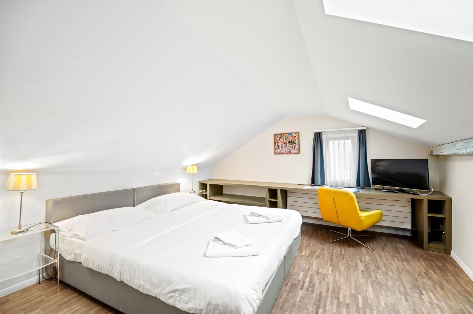 Maisonette Two-Bedroom Apartment with Kitchenette and Balcony