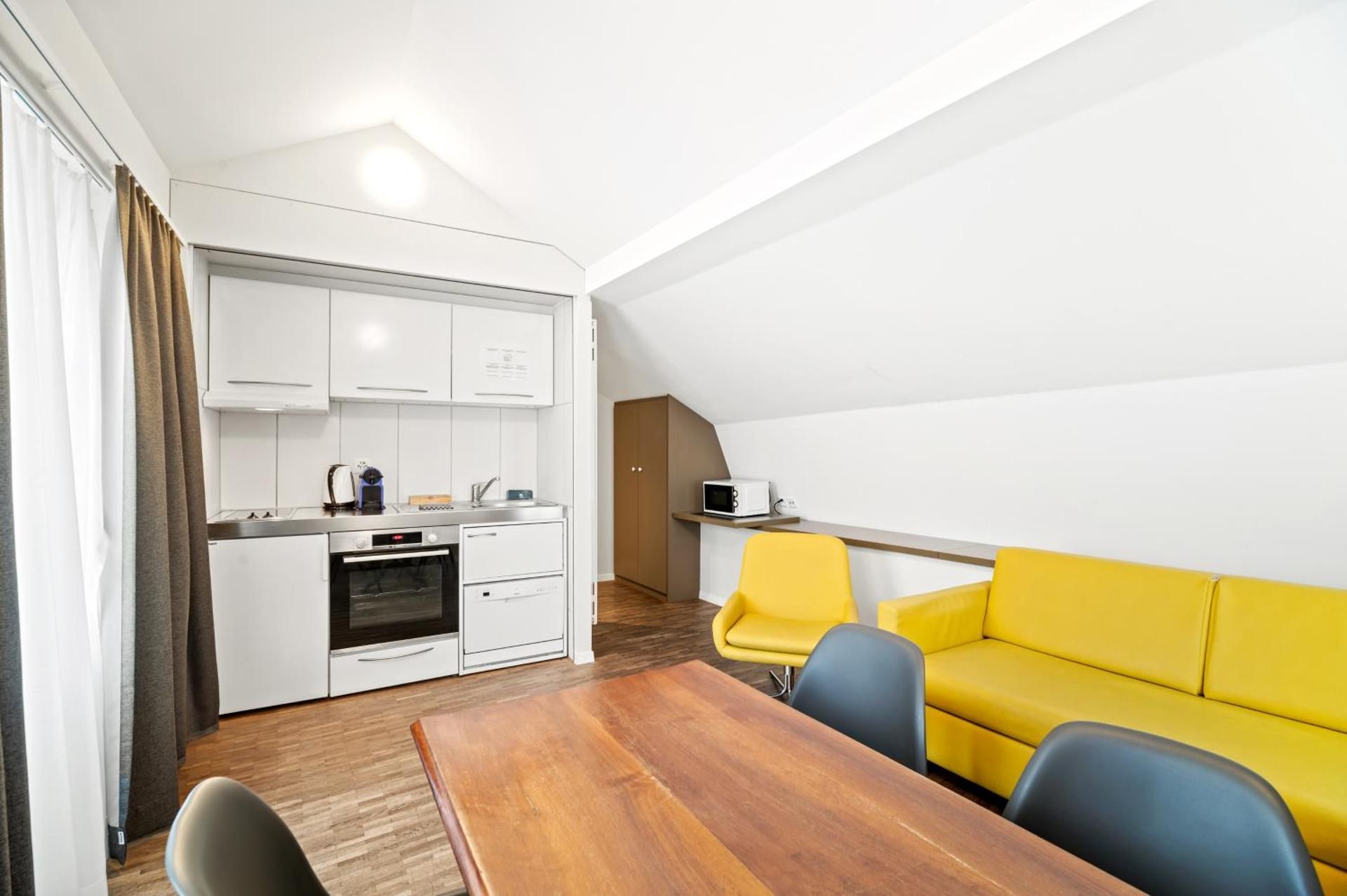 Maisonette Two-Bedroom Apartment with Kitchenette and Balcony