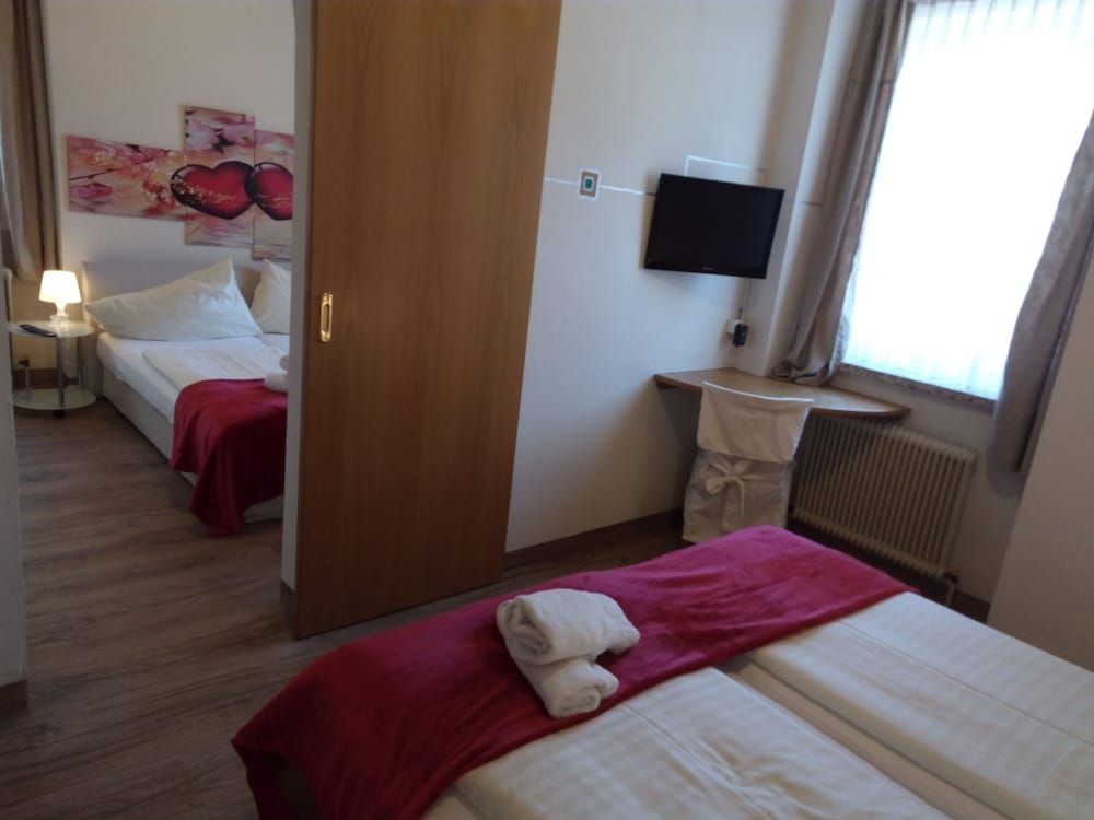 Family Room, 2 Bedrooms, Non Smoking, Mountain View