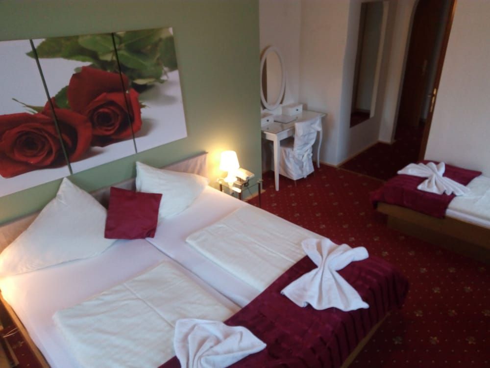 Hotel Kirchenwirt Standard Triple Room, 1 Bedroom, Mountain View 2