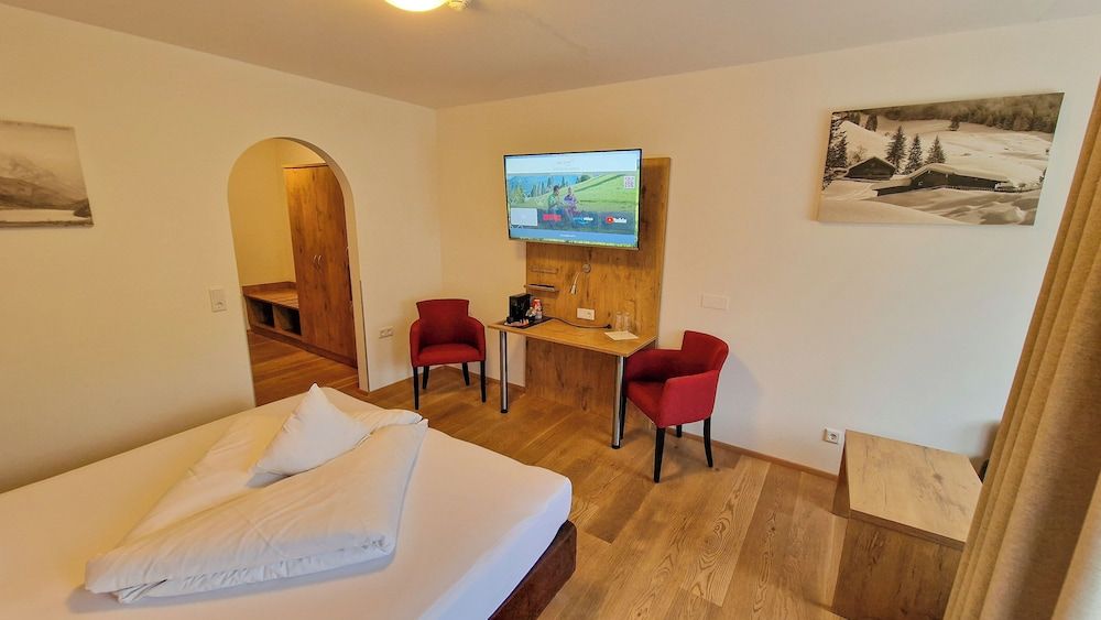 Garni Hotel Alpin Scheffau Superior Double Room, Balcony