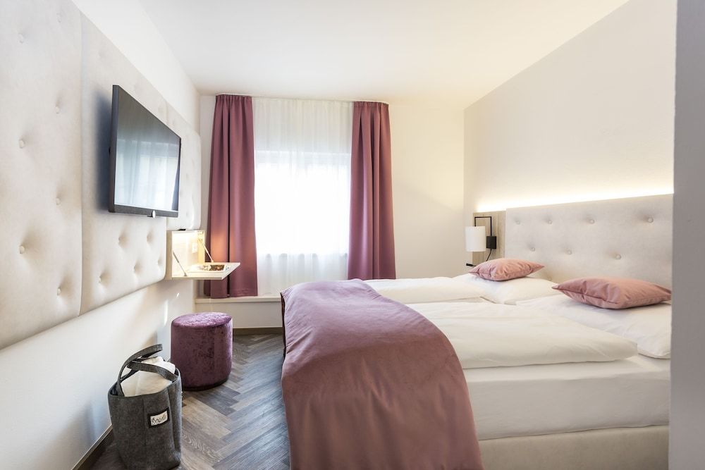 Deluxe Double Room (2)