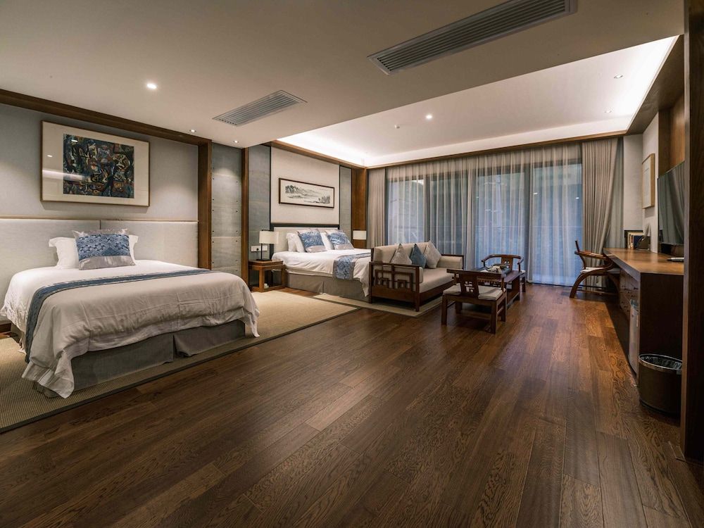 Family Room with Bathtub & Balcony