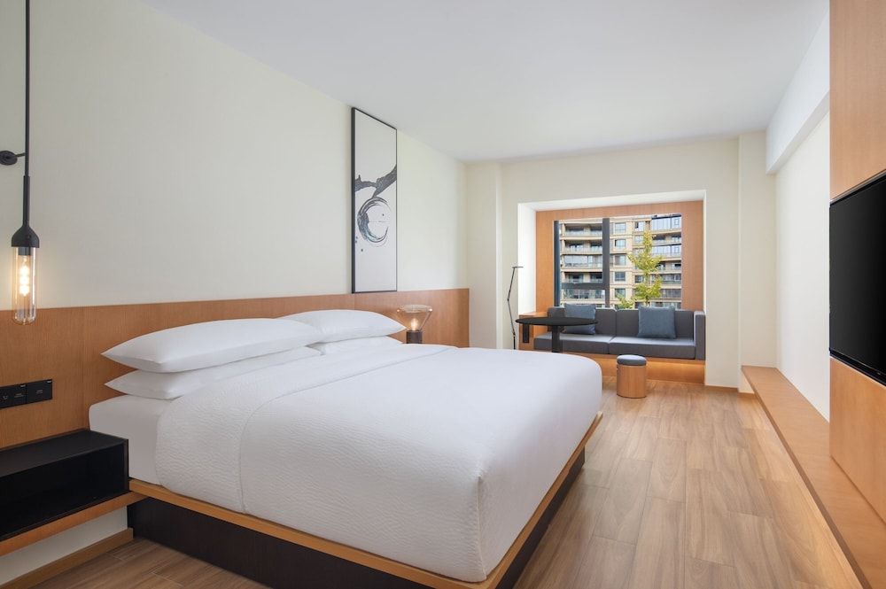 Superior Room, 1 King Bed, City View