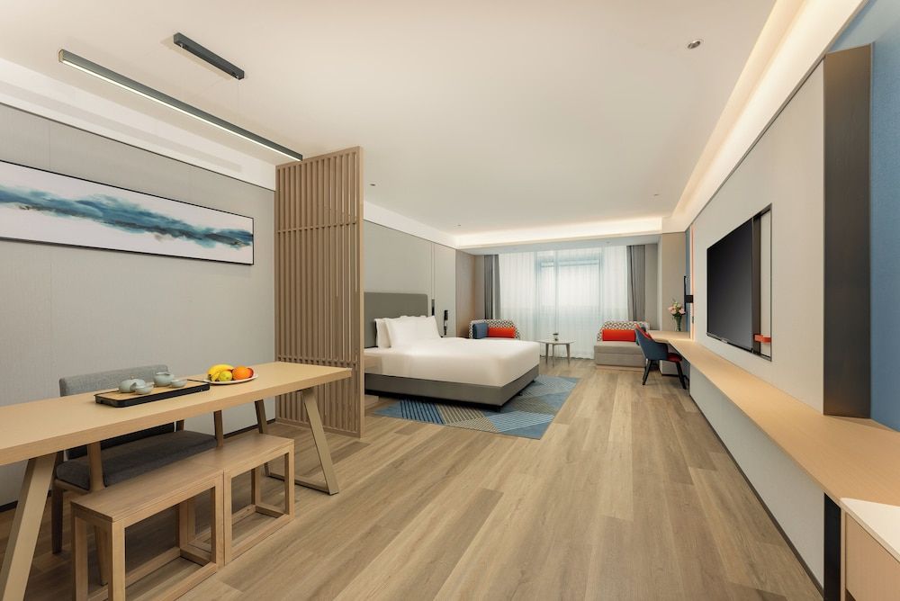 Standard Room, 1 King Bed (Extra Floor Space)