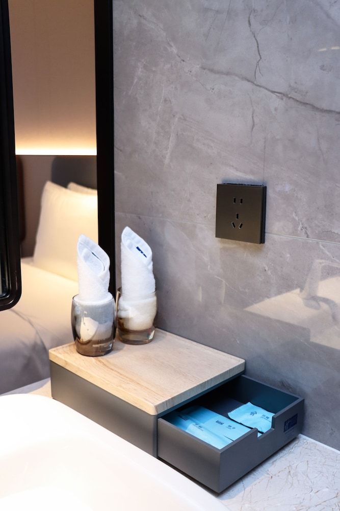 Holiday Inn Express Changsha Development Zone by IHG 1 King Standard Extra Floor Space 5