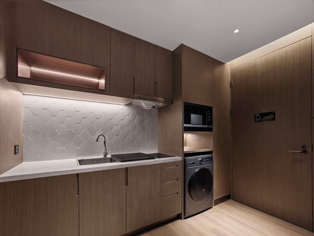 Doubletree By Hilton Yantai Golden Coast Hotel & Suites Premium Suite, 1 King Bed, Sea View 3