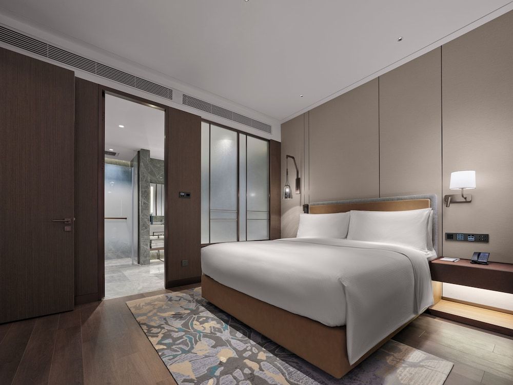 Doubletree By Hilton Yantai Golden Coast Hotel & Suites Premium Suite, 1 King Bed, Sea View 2