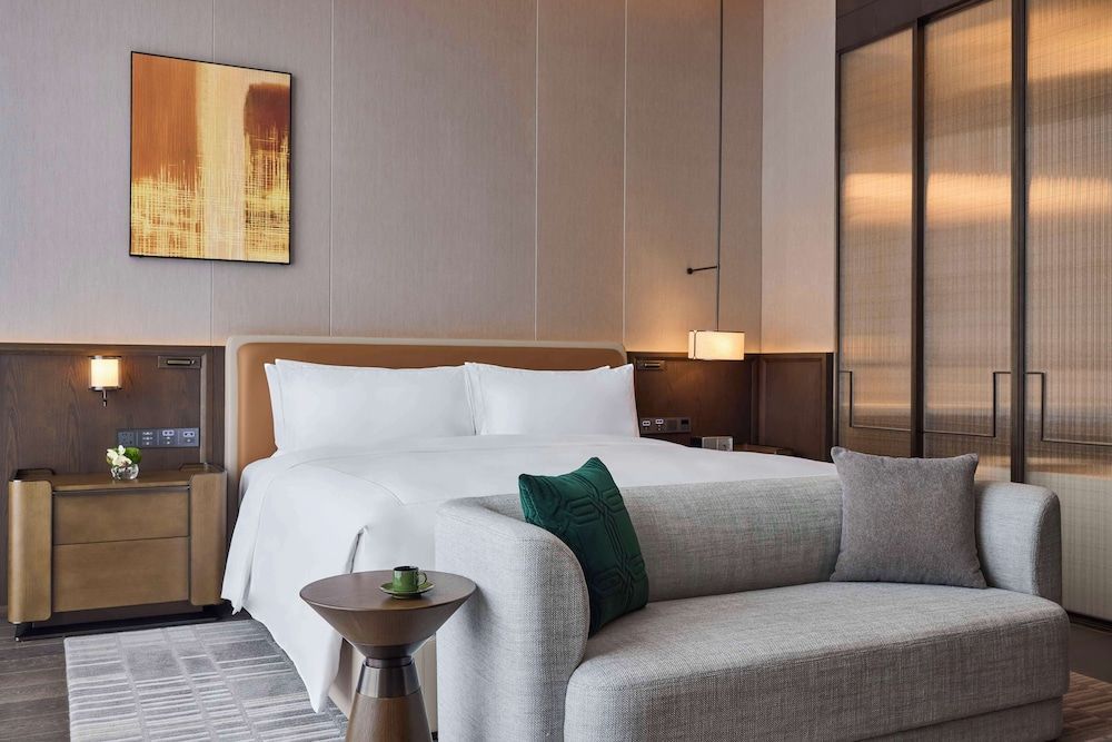 Conrad Chongqing KING DELUXE ROOM CITY VIEW 4