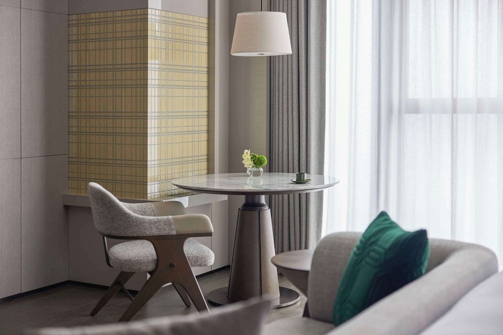 Conrad Chongqing KING DELUXE ROOM CITY VIEW 7