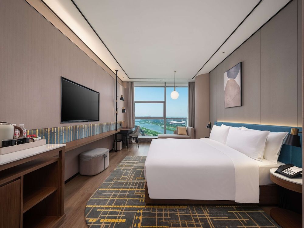 Room, 1 King Bed, River View