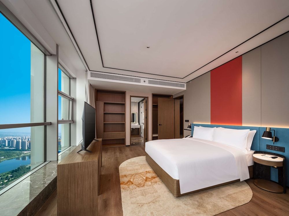 Deluxe Suite, 1 King Bed