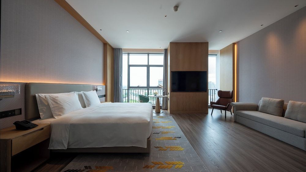 Holiday Inn Guiyang Airport by IHG Suite, 1 Bedroom (Dining Area) 2