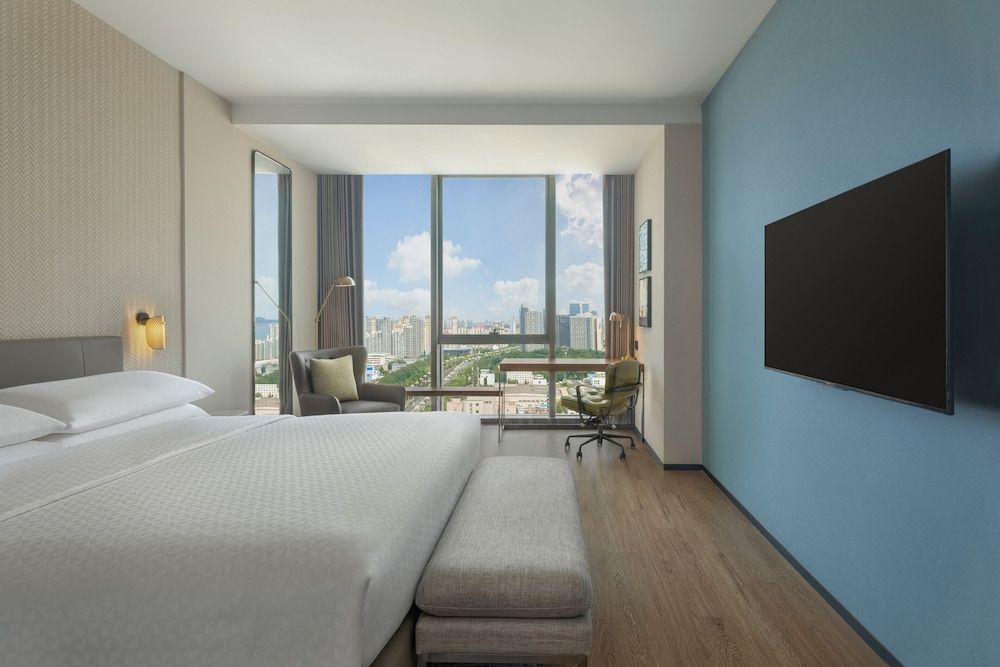 Four Points By Sheraton Yantai Superior Room, 1 King Bed, Mountain View 3