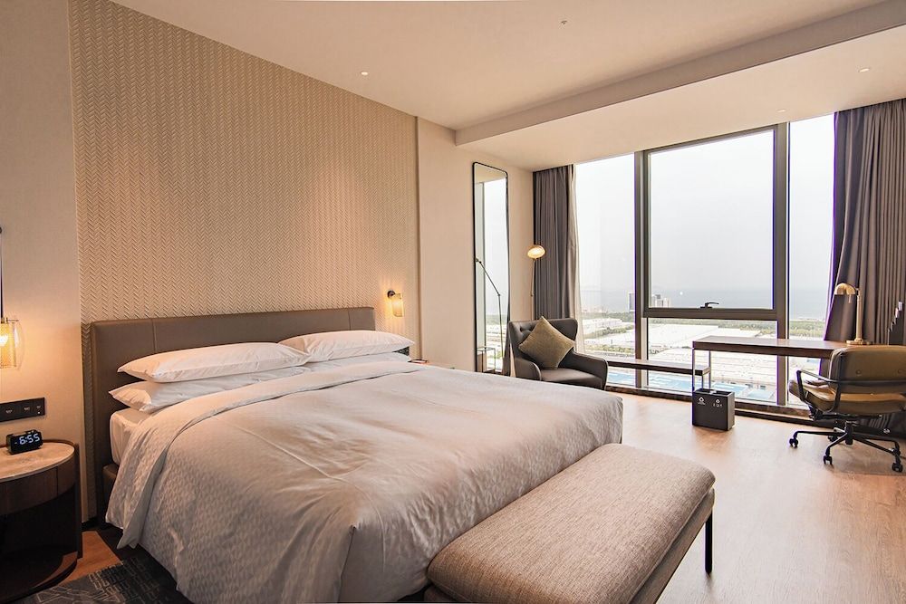 Room, 1 King Bed, Sea View