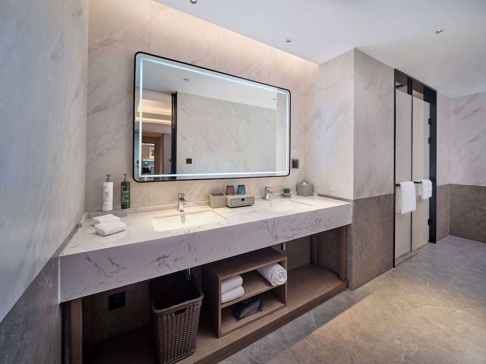 Deluxe Suite, 1 King Bed