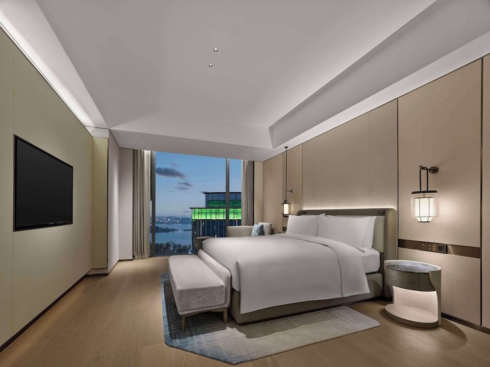 Deluxe Suite, 1 King Bed