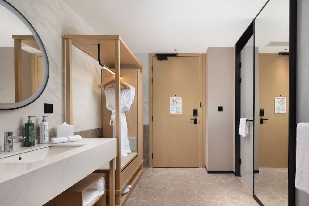 Hilton Garden Inn Jingdezhen Taoyuan Valley Room, 1 King Bed, Mountain View 4