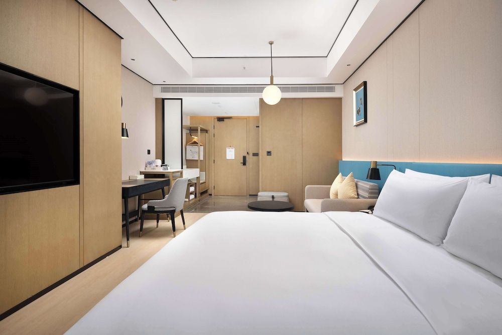 Deluxe Room, 1 King Bed