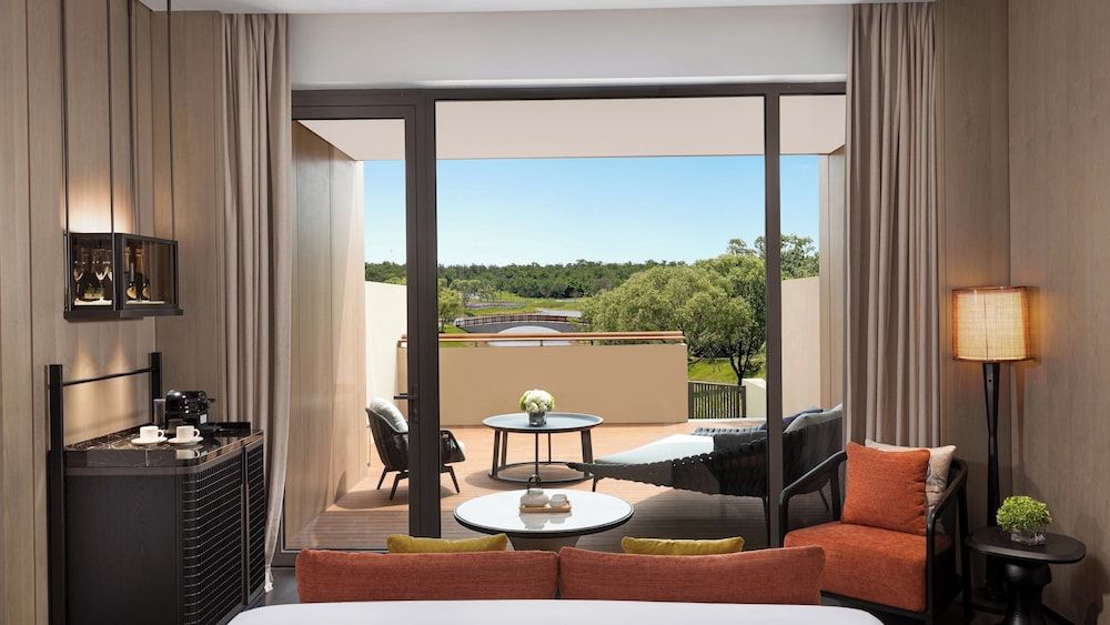 Hotel Indigo Beidaihe by IHG Standard Room, 1 King Bed (Courtyard Access, Pets Friendly) 4