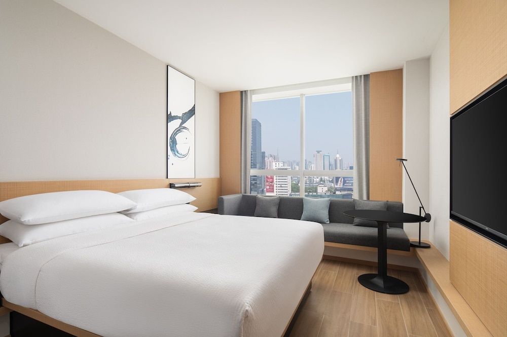 Standard Room, 1 King Bed, City View