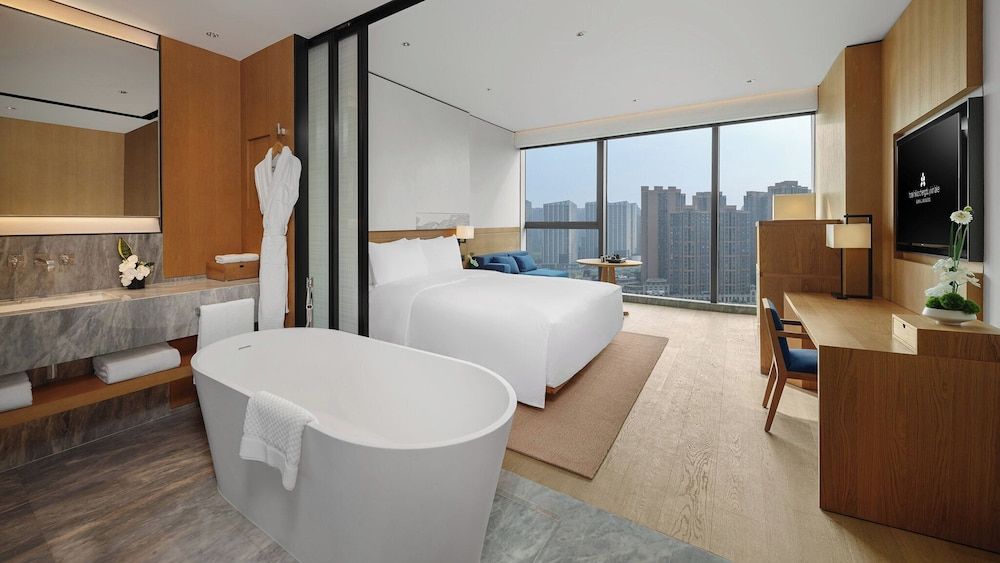 Deluxe Room, 1 Queen Bed